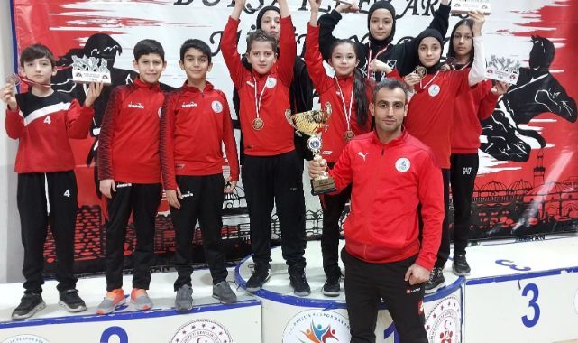 Körfezli karateciler Bursa’dan madalyalarla döndü