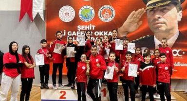 Körfezli karateciler Sakarya'dan madalyalarla döndü