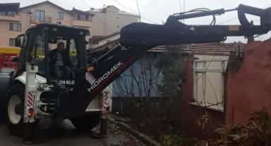 Marmara Depremi'nden kalan 184 riskli bina yıkıldı