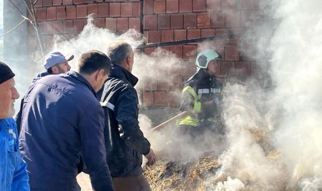 Samanlıkta yangın çıktı, mahalleli ve itfaiye seferber oldu
