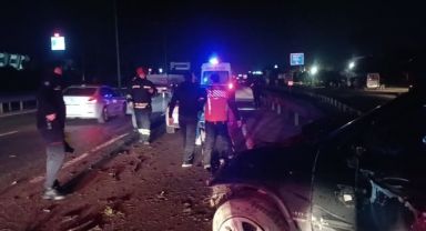 Takla atan otomobil 300 metre sürüklendi, sürücü olay yerinden kaçtı
