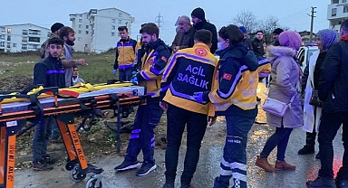 Taksi ile çarpışan araç araziye uçtu: 4 yaralı