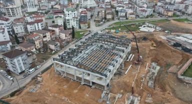 Yeni spor salonunun çatı makasları tamam