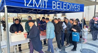 Asrın felaketinde vefat edenler için helva dağıtıldı