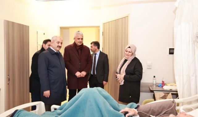 Başkan Büyükgöz’den hastalara moral ziyaretleri