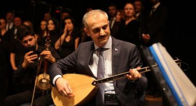 Başkan Çiftçi sahneye çıktı, kulakların pasını sildi