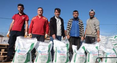 Büyükşehir'den çiftçilere tohum ve gübre desteği