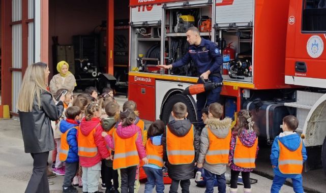 Büyükşehir İtfaiyesinin minik ziyaretçileri