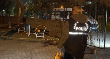 Çocuğunu almak için gittiği okulda bıçaklanmıştı, hayatını kaybetti