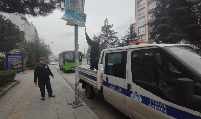 Gebze Zabıtasından afiş denetimleri
