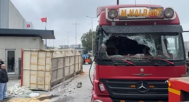 Kamyonuna çarpan aracı takip ederken kaza yaptı