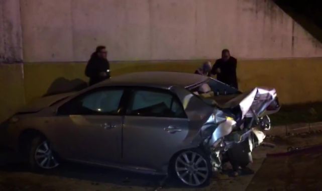 Kocaeli'de iki araç çarpıştı: 1'i ağır 3 yaralı