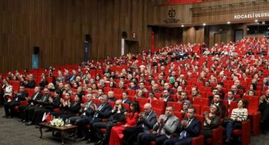 Kocaelililer Dr. Sadık Ahmet'in hayat hikayesini izledi