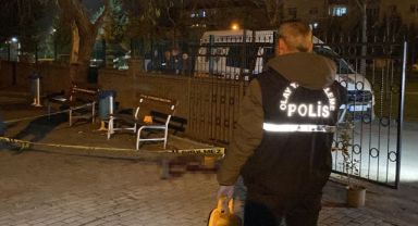 Okul bahçesinde veliye bıçaklı saldırı