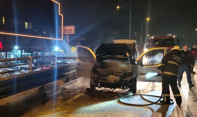 Seyir halindeki araç alevlere teslim oldu