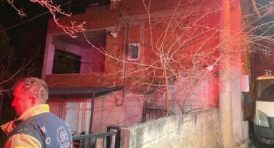 Ailesinin yaşadığı daireyi benzin döküp ateşe verdi