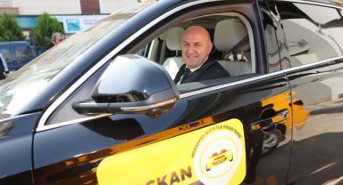 'Başkan Taksi' ile vatandaşın nabzını tuttu