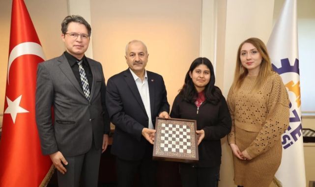 Dereceye giren öğrencilere ödüller Başkan Büyükgöz’den