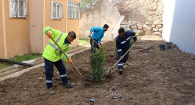İstinat duvarı alanı yeşillendirildi