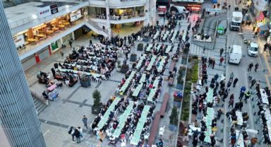 İzmitliler belediye meydanında buluştu
