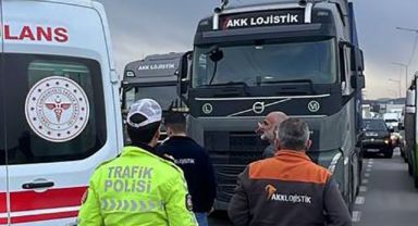 Gebze'de minibüsten inen kadına tır çarptı