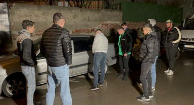 Park halindeki otomobil böyle kurşunlandı