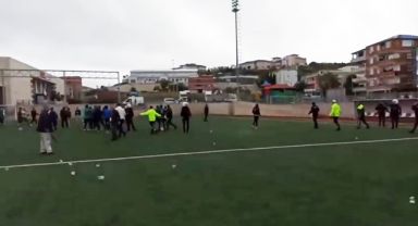 Amatör ligde tekmeler havada uçtu