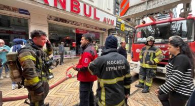 AVM’de yangın paniği