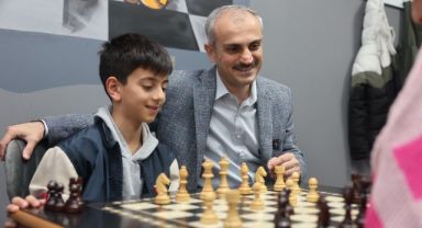 Başkan Çiftçi, Gençlik Merkezi’ni ziyaret etti