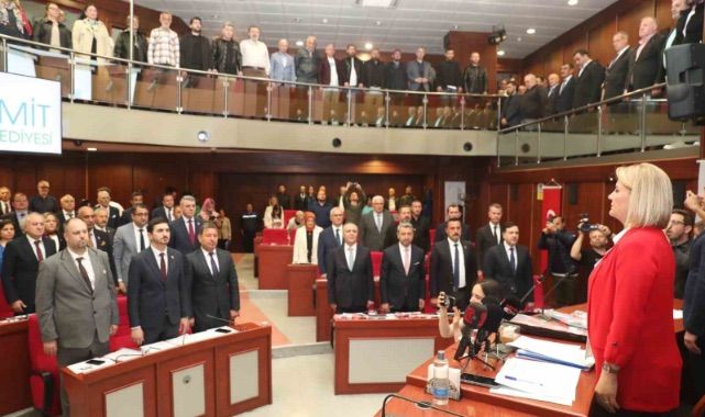Başkan Hürriyet ilk mecliste alkışlarla karşılandı: