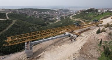 Dilovası Devlet Hastanesi Köprüsünde kiriş montajı