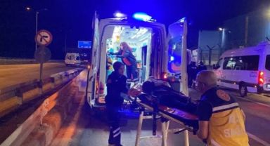 İşçi servisi yol ayrımındaki bariyere çarptı: 5 yaralı