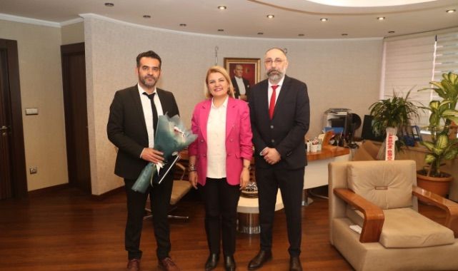 İzmit Belediyesi müdürlüklerinde devir teslim töreni yapıldı