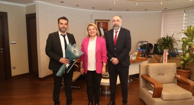 İzmit Belediyesi müdürlüklerinde devir teslim töreni yapıldı