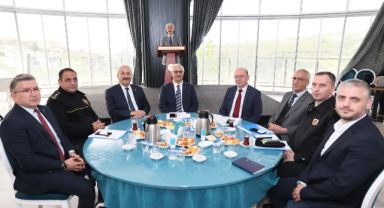 Kaymakam Özyiğit ve Başkan Büyükgöz, muhtarları ağırladı