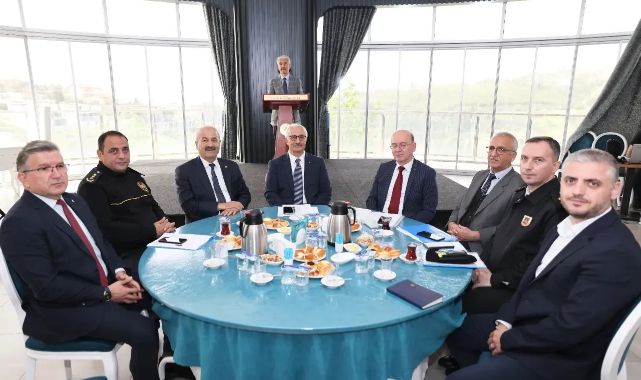 Kaymakam Özyiğit ve Başkan Büyükgöz, muhtarları ağırladı