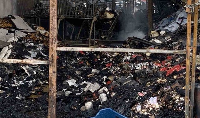 Kocaeli’de market yangınına 34 araç, 84 personel ile müdahale edildi