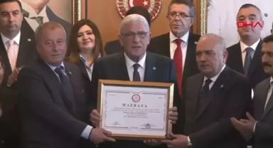 Müsavat Dervişoğlu mazbatasını aldı