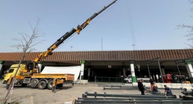 Pazarın çevresine 924 metrekarelik sundurma