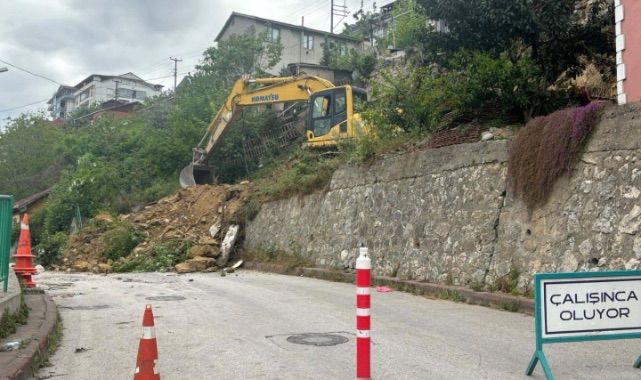 Tehlike arz eden taş duvar yenileniyor