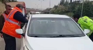TEM Otoyolu’nda araçta hareketsiz yatan şahıs polisi harekete geçirdi