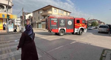Yaya geçidinde tırın altında kaldı