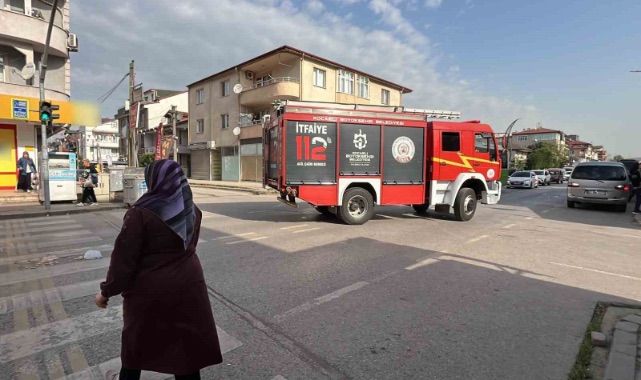 Yaya geçidinde tırın altında kaldı