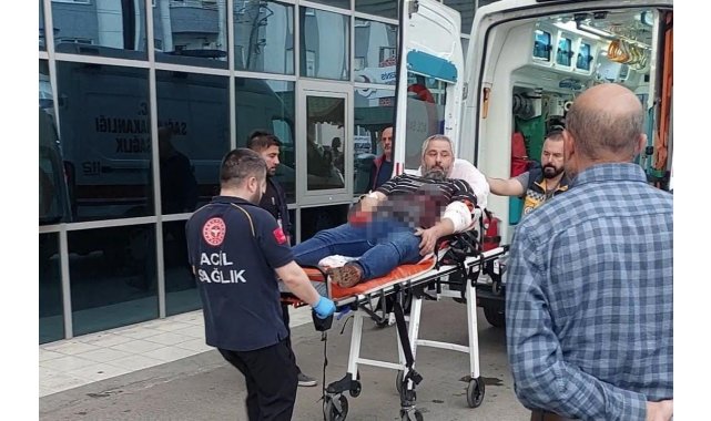 Bankada 2 müşteri arasında bıçaklı kavga: 1 yaralı