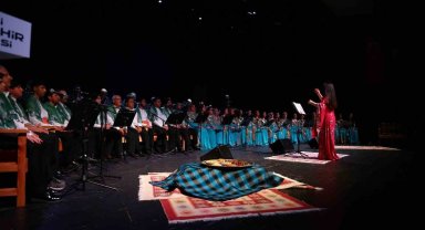 Bu konserde "Kına gecesi" var