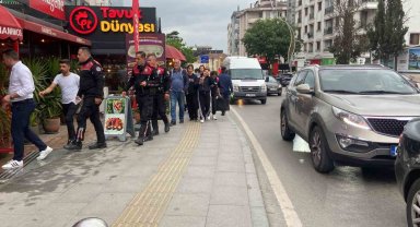 Cadde ortasında bıçaklı kavga: 2 yaralı