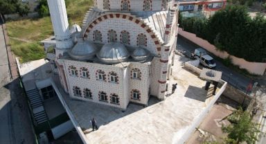 Çayırova’da ibadethanelerin avluları temizleniyor