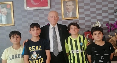 Çayırovalı gençlerden Ercan Aslan'a ziyaret