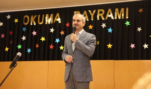 Çiftçi, miniklerin Okuma Bayramı heyecanına ortak oldu