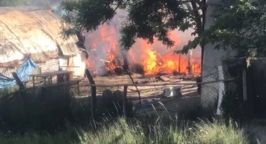 Derince'de 300 balya saman küle döndü